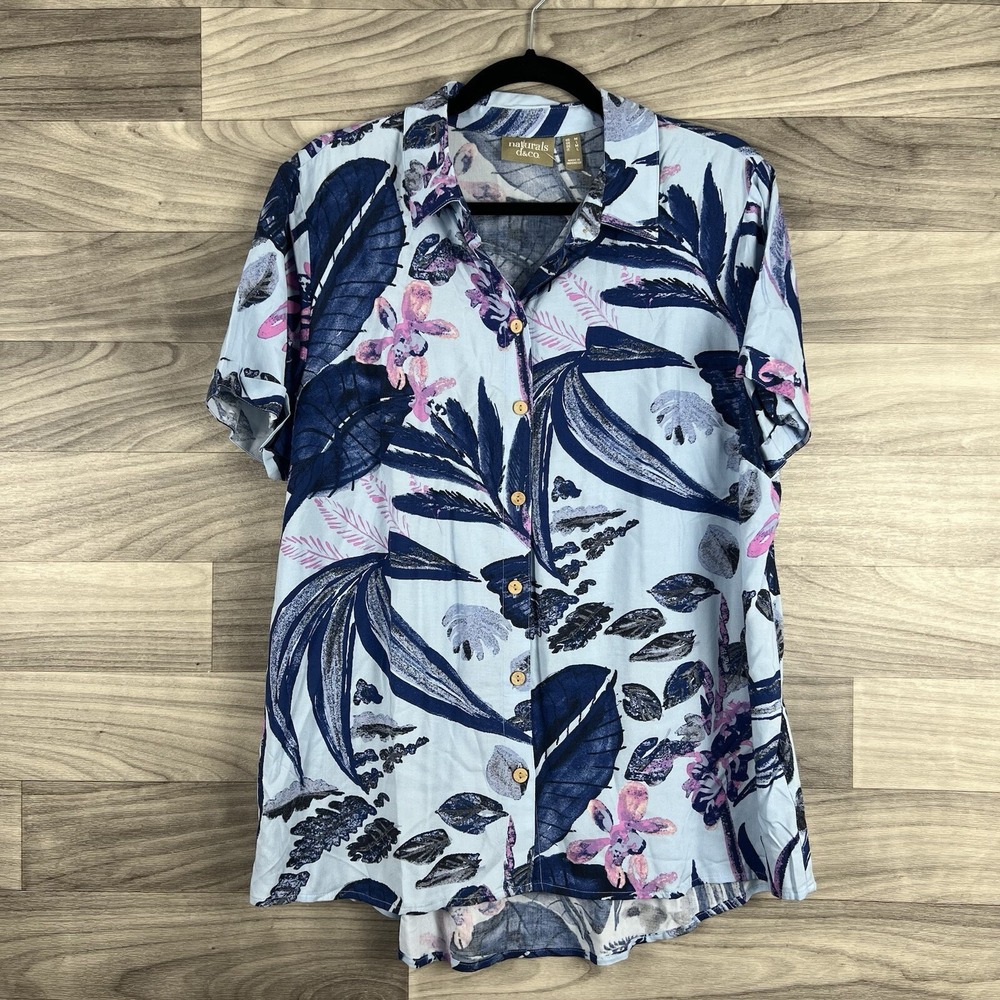 Naturals D & Co. Button Up Shirt Women Size Medium Blue Tropical Beachy Vacation
